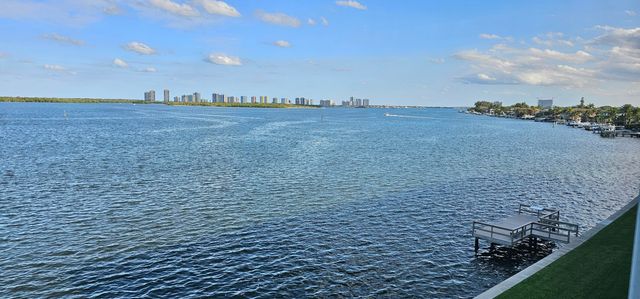 52 Yacht Club Drive 402, North Palm Beach, FL 33408