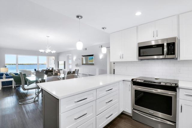 52 Yacht Club Drive 402, North Palm Beach, FL 33408