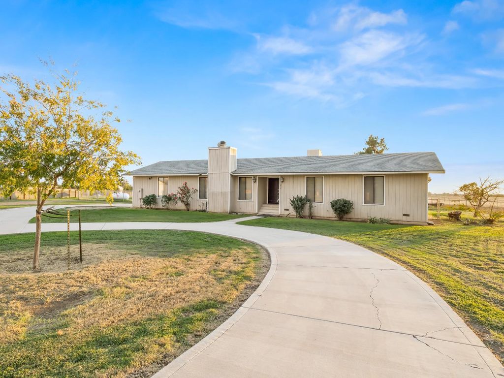 13017 Violet Lane, Clovis, CA 93619