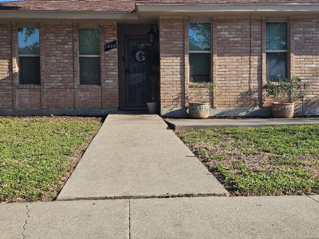 1806 Volga Dr, Corpus Christi, TX 78412