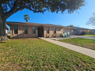 1806 Volga Dr, Corpus Christi, TX 78412