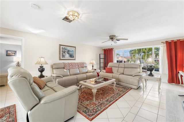 4832 Triton CT W, Cape Coral, FL 33904