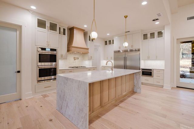 7048 Hannah Ln, Benton, AR 72019