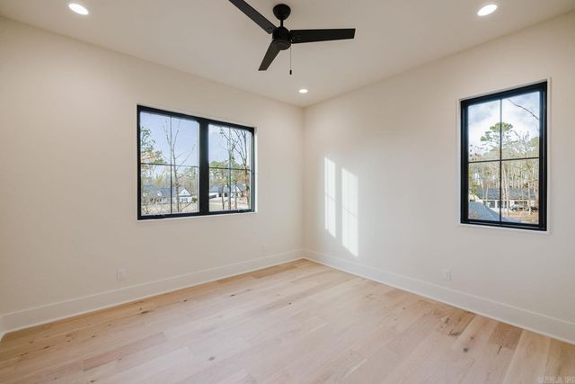 7048 Hannah Ln, Benton, AR 72019