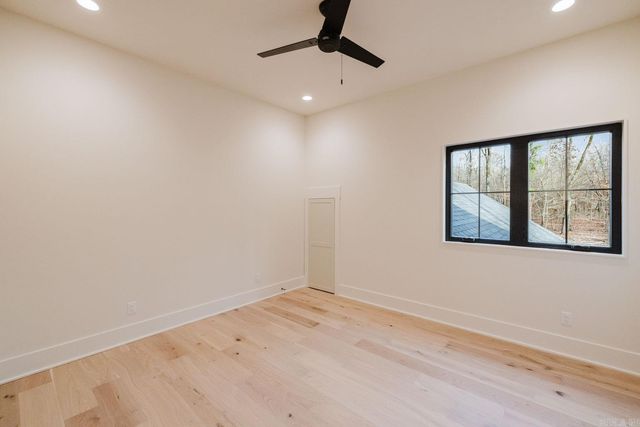 7048 Hannah Ln, Benton, AR 72019