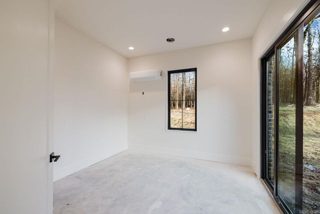 7048 Hannah Ln, Benton, AR 72019