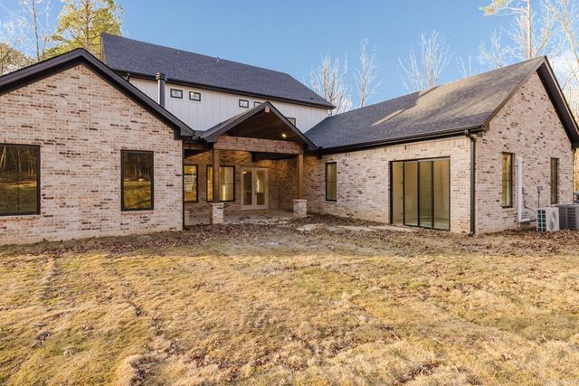 7048 Hannah Ln, Benton, AR 72019