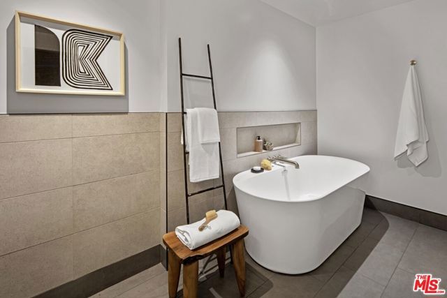 9001 Santa Monica Boulevard 405, West Hollywood, CA 90069