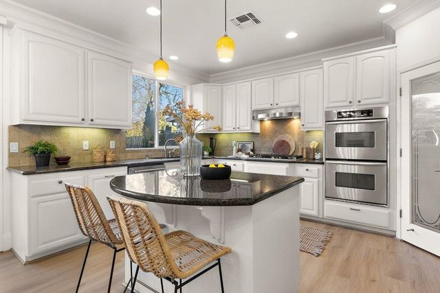 6129 Merry Ln, Carmichael, CA 95608