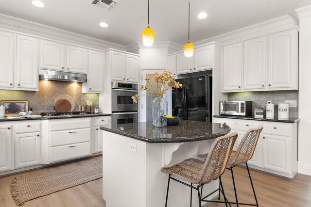 6129 Merry Ln, Carmichael, CA 95608