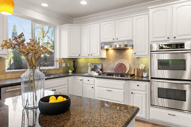 6129 Merry Ln, Carmichael, CA 95608