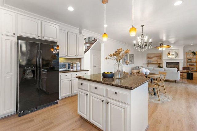 6129 Merry Ln, Carmichael, CA 95608