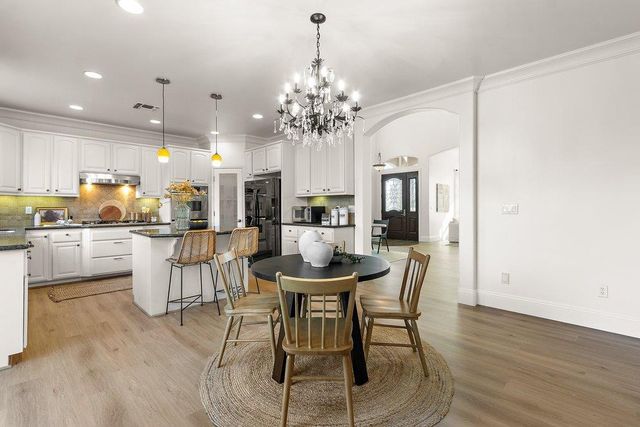 6129 Merry Ln, Carmichael, CA 95608