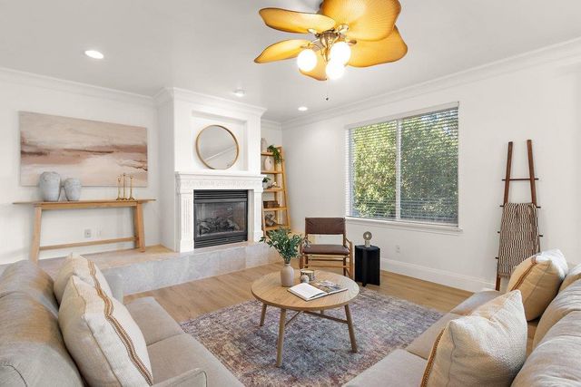 6129 Merry Ln, Carmichael, CA 95608