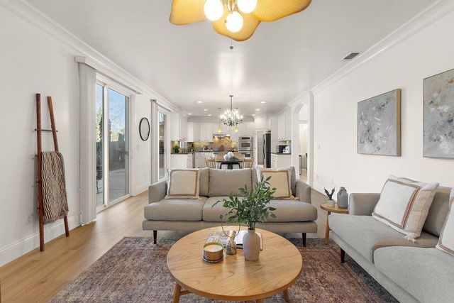 6129 Merry Ln, Carmichael, CA 95608