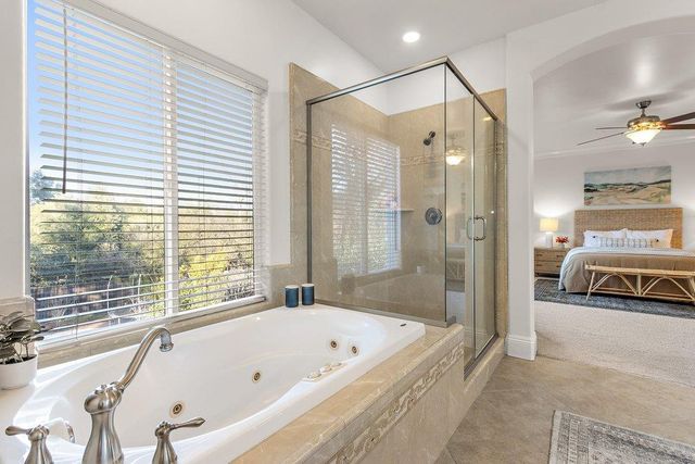 6129 Merry Ln, Carmichael, CA 95608