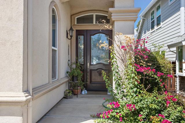 6129 Merry Ln, Carmichael, CA 95608