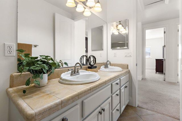 6129 Merry Ln, Carmichael, CA 95608