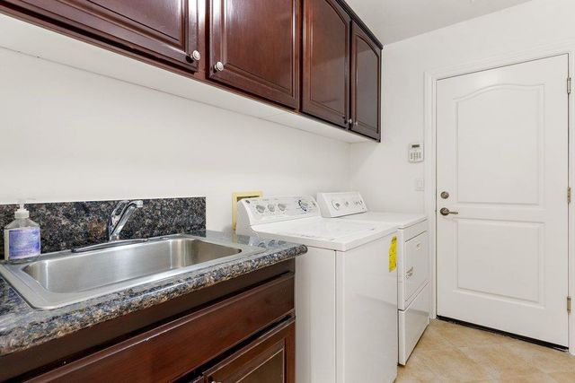 6129 Merry Ln, Carmichael, CA 95608