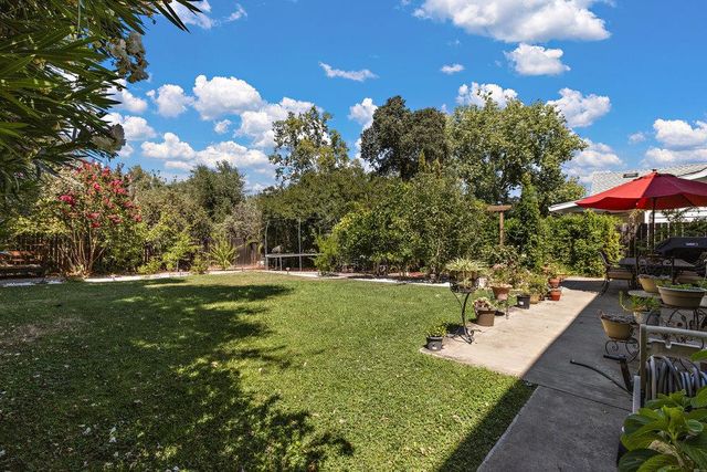 6129 Merry Ln, Carmichael, CA 95608