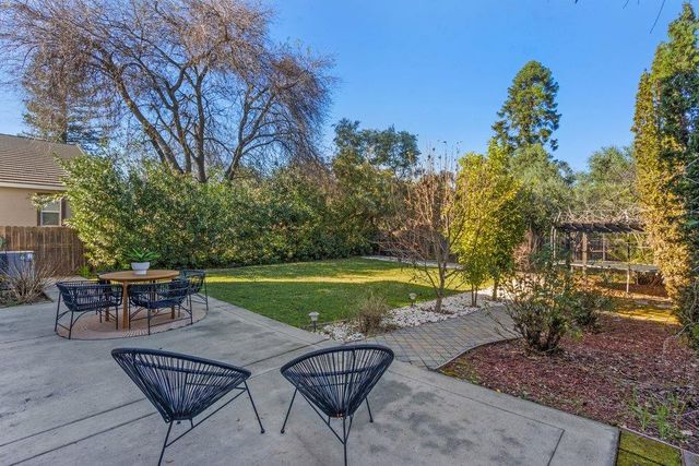 6129 Merry Ln, Carmichael, CA 95608