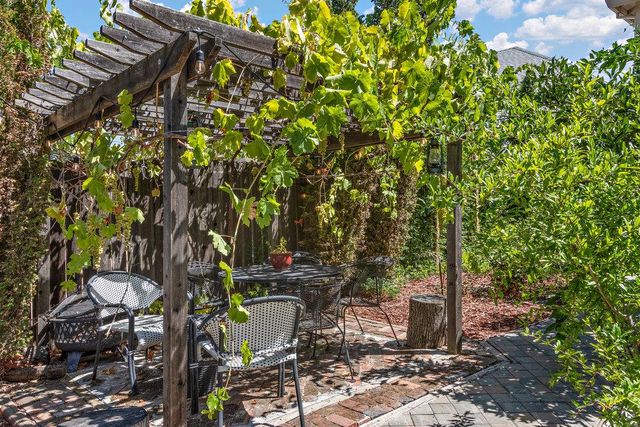 6129 Merry Ln, Carmichael, CA 95608