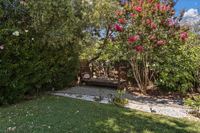 6129 Merry Ln, Carmichael, CA 95608