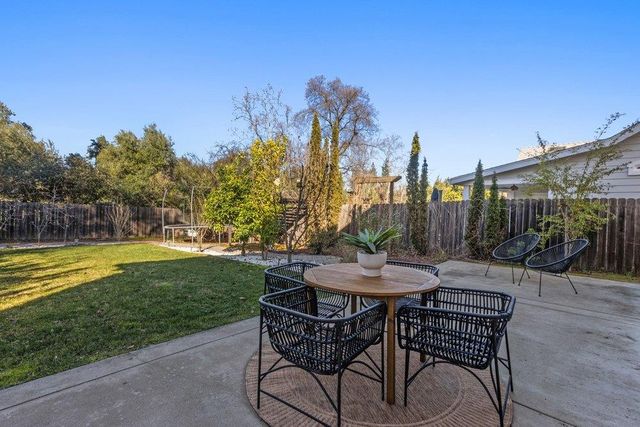 6129 Merry Ln, Carmichael, CA 95608