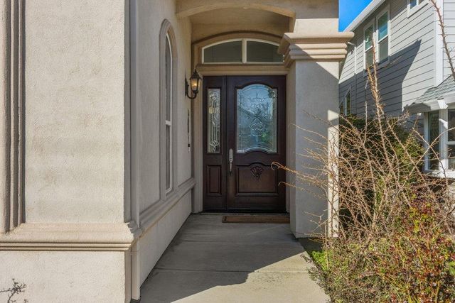 6129 Merry Ln, Carmichael, CA 95608