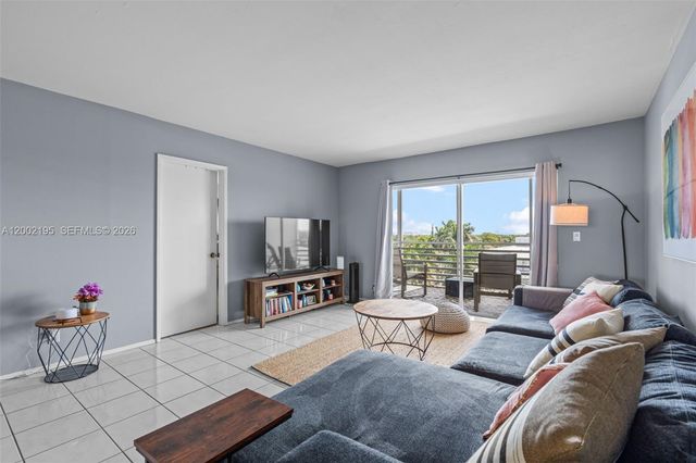 3050 NE 16th Ave 605, Oakland Park, FL 33334