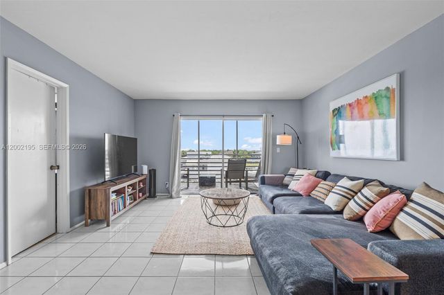 3050 NE 16th Ave 605, Oakland Park, FL 33334