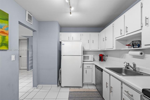 3050 NE 16th Ave 605, Oakland Park, FL 33334