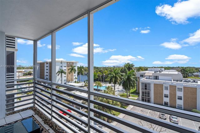 3050 NE 16th Ave 605, Oakland Park, FL 33334