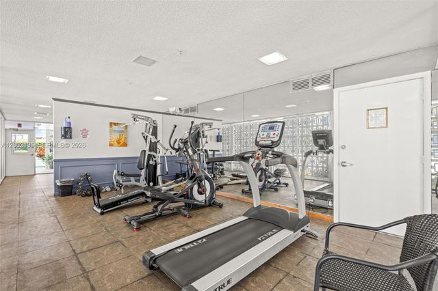 3050 NE 16th Ave 605, Oakland Park, FL 33334