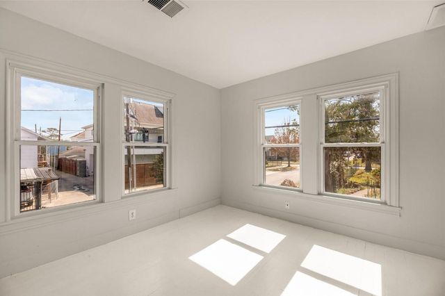 2415 Columbia Street, Houston, TX 77008