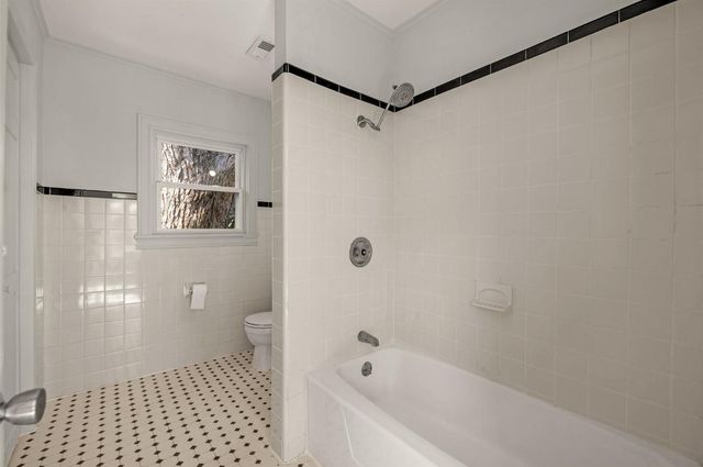 2415 Columbia Street, Houston, TX 77008