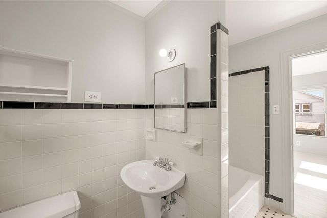 2415 Columbia Street, Houston, TX 77008