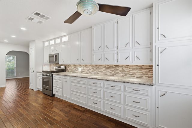1209 Southwood Drive, Woodway, TX 76712
