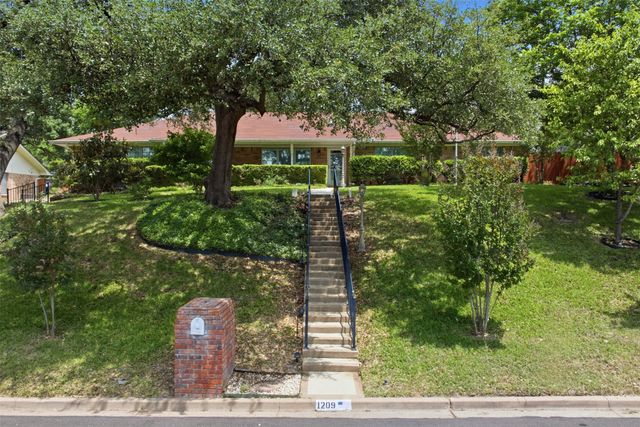 1209 Southwood Drive, Woodway, TX 76712