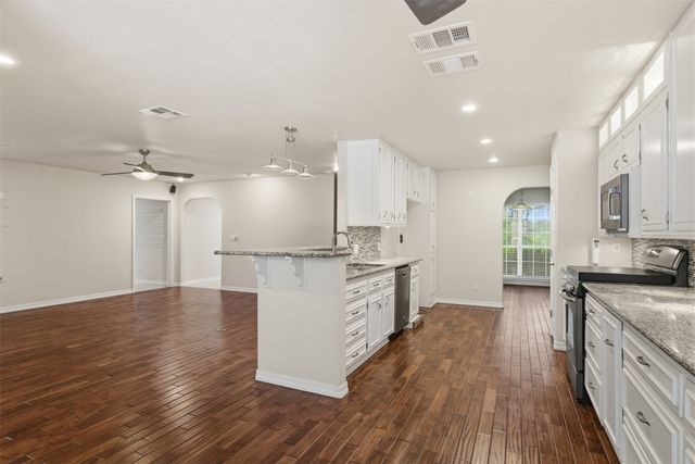 1209 Southwood Drive, Woodway, TX 76712
