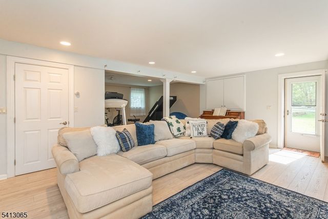 28 Lafayette Ln, Bernards Twp., NJ 07920