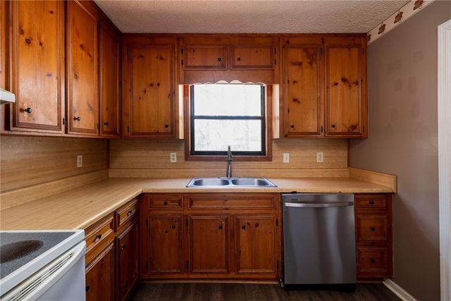 522 Victoria Road, Woodstock, GA 30189