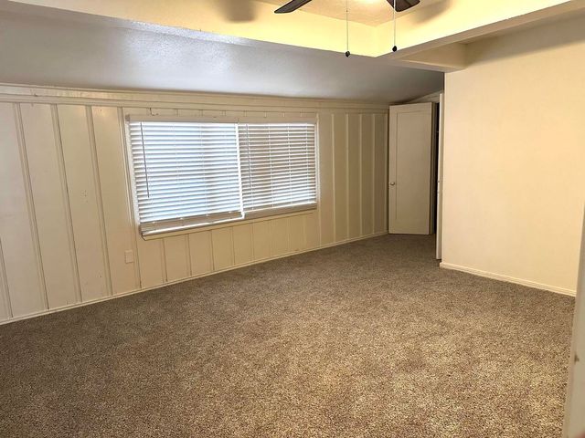 200 NE Alpine Street, Plainview, TX 79072