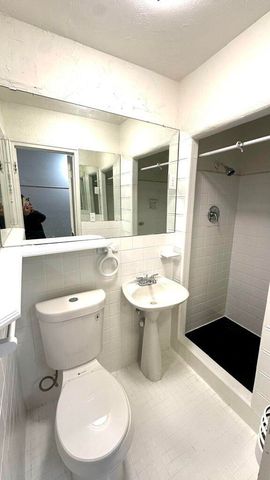 200 NE Alpine Street, Plainview, TX 79072