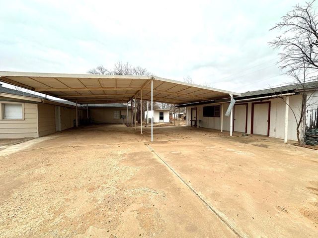 200 NE Alpine Street, Plainview, TX 79072