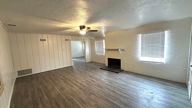 200 NE Alpine Street, Plainview, TX 79072