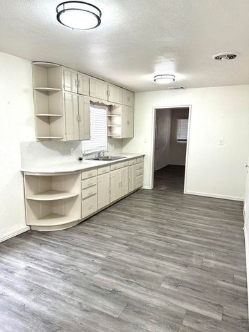 200 NE Alpine Street, Plainview, TX 79072