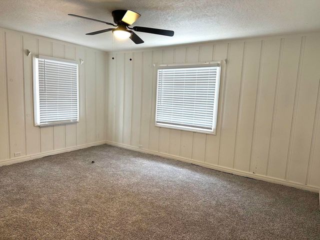 200 NE Alpine Street, Plainview, TX 79072