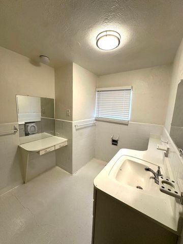 200 NE Alpine Street, Plainview, TX 79072