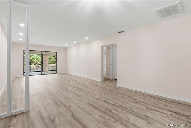 11621 W Riverhaven Drive, Homosassa, FL 34448
